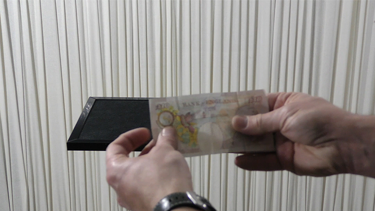 Insta-Change (Pound) by Nicholas Einhorn - Trick